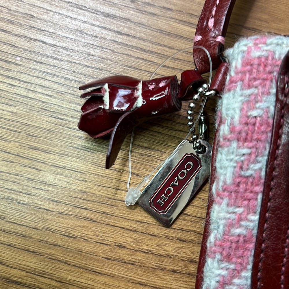 🌸Coach wristlet GORGEOUS🌸 - Picture 10 of 13
